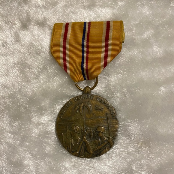 ☘️VTG Asiatic Pacific Campaign Metal And Ribbon